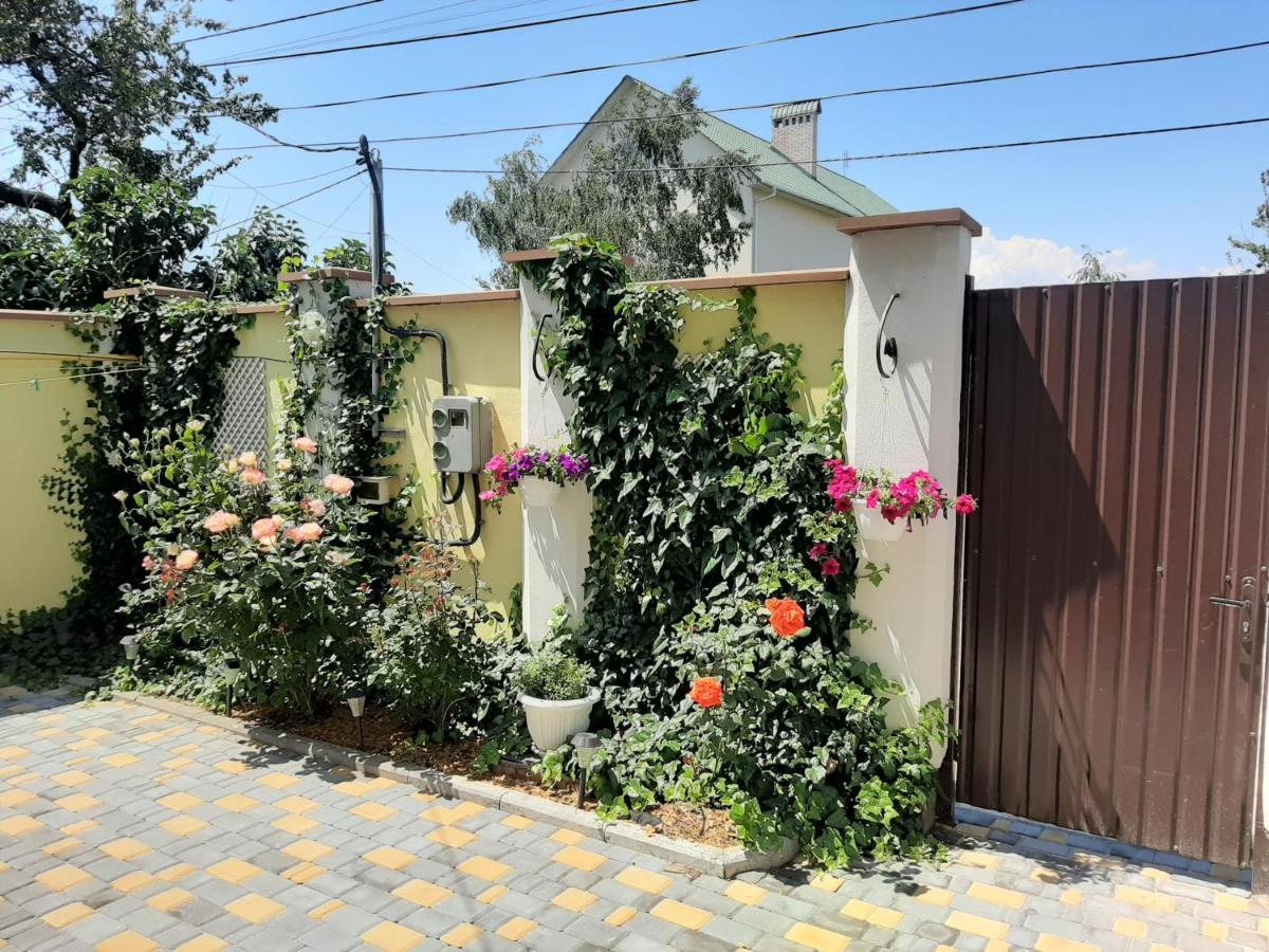Guest House Czarnomorsk Zewnętrze zdjęcie