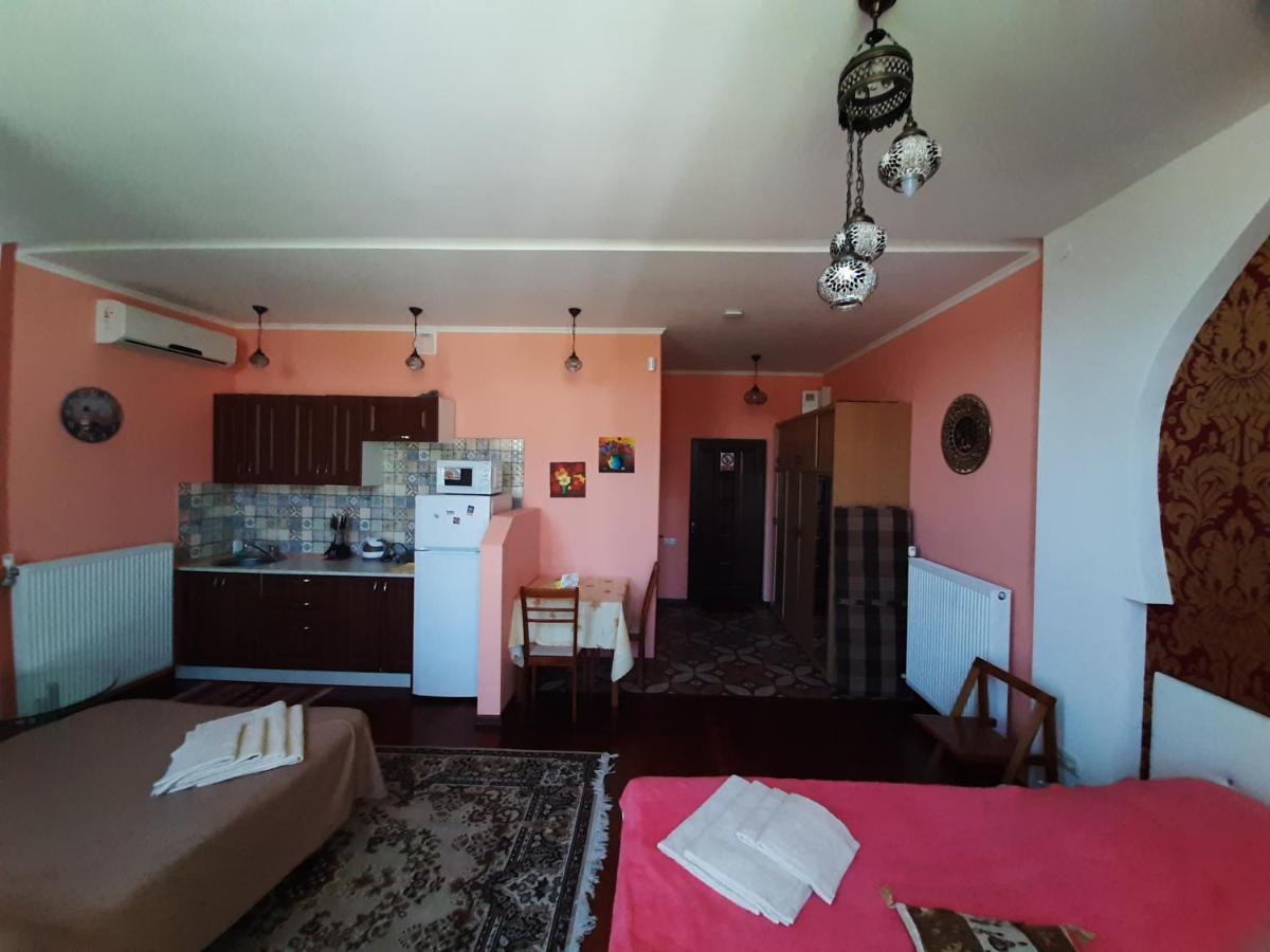 Guest House Czarnomorsk Zewnętrze zdjęcie