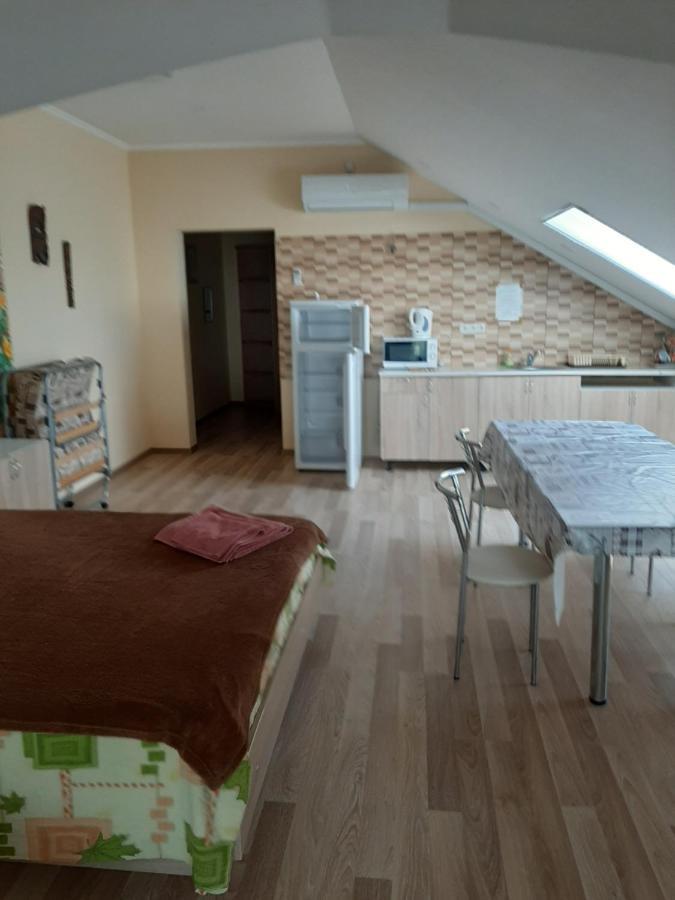 Guest House Czarnomorsk Zewnętrze zdjęcie
