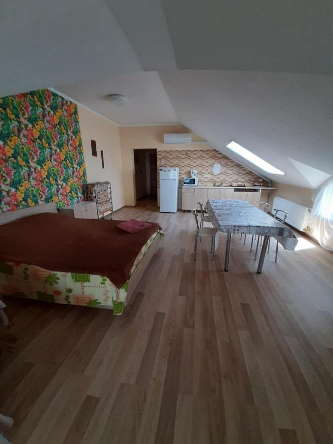 Guest House Czarnomorsk Zewnętrze zdjęcie