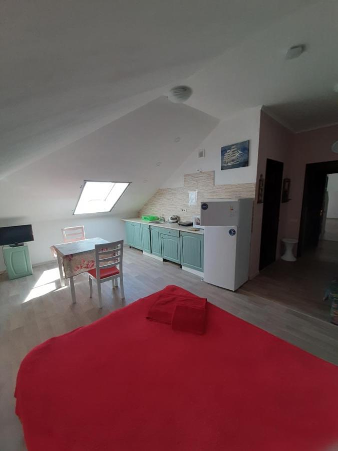 Guest House Czarnomorsk Zewnętrze zdjęcie