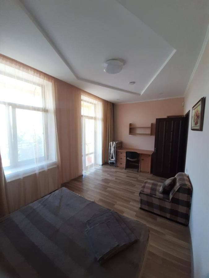 Guest House Czarnomorsk Zewnętrze zdjęcie