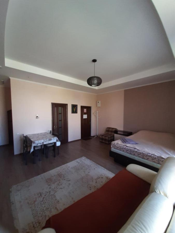 Guest House Czarnomorsk Zewnętrze zdjęcie