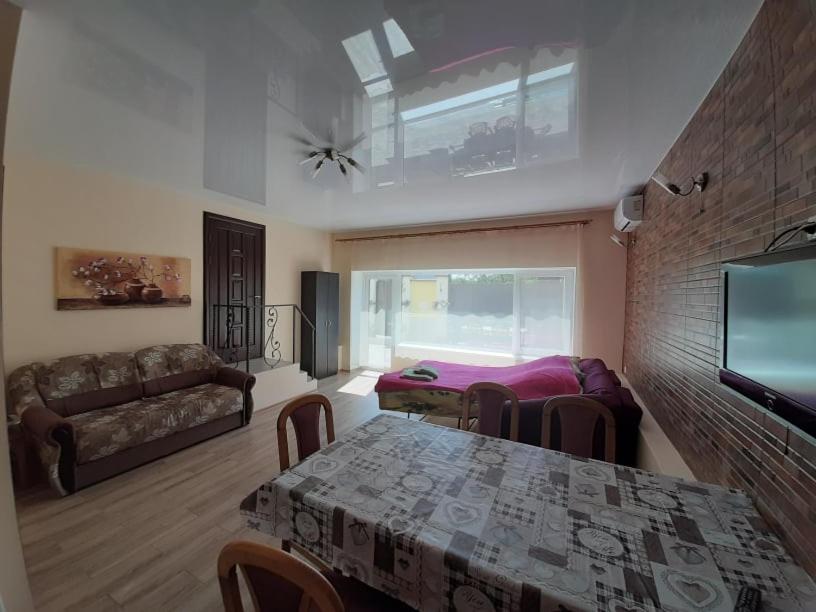Guest House Czarnomorsk Zewnętrze zdjęcie