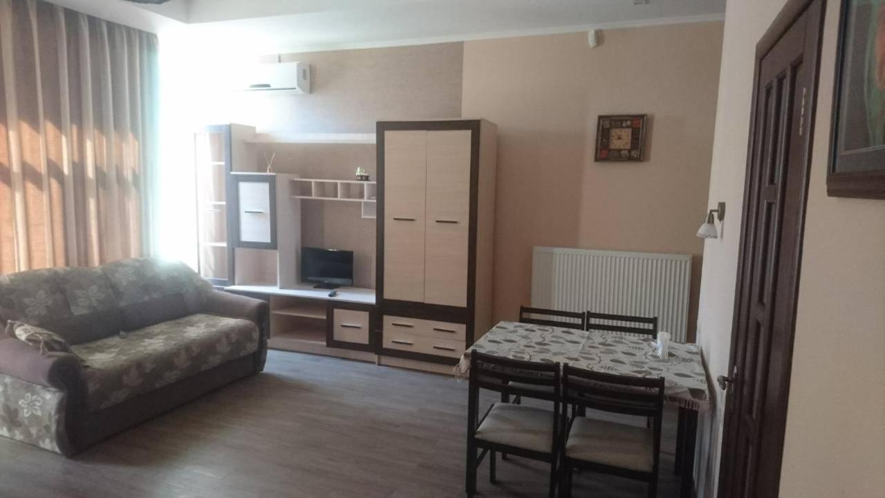 Guest House Czarnomorsk Zewnętrze zdjęcie